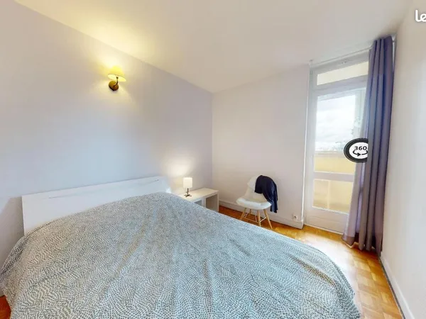 Chambre 6 pièces 81 m²