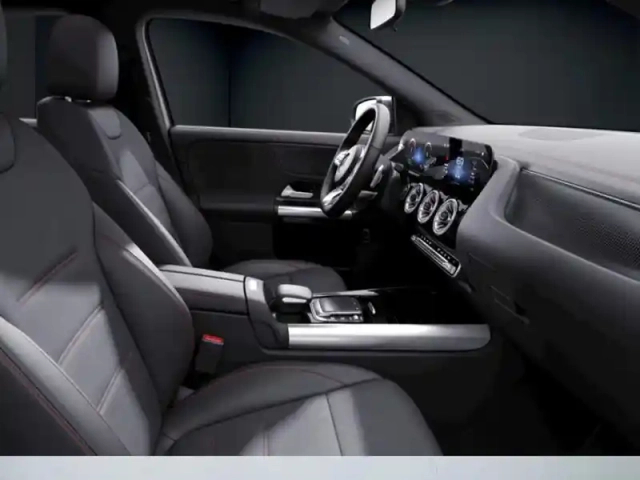 Mercedes Eqa 250+ amg line — photo 11