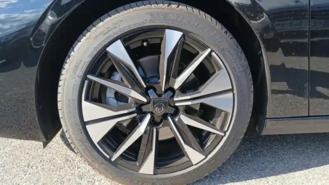 Peugeot 308 hybrid 145 e-dcs6 — photo 14
