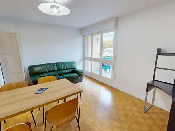 Appartement Ivry Sur Seine 2/3 pièces - 55 m2 - Balcon et Parking