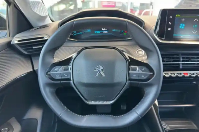Peugeot 208 electrique 50 kwh 136ch — photo 18