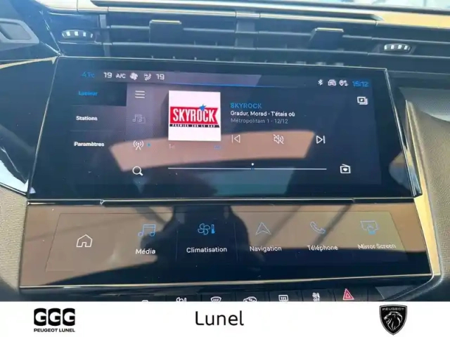 Peugeot 408 phev 225 e-eat8 — photo 16