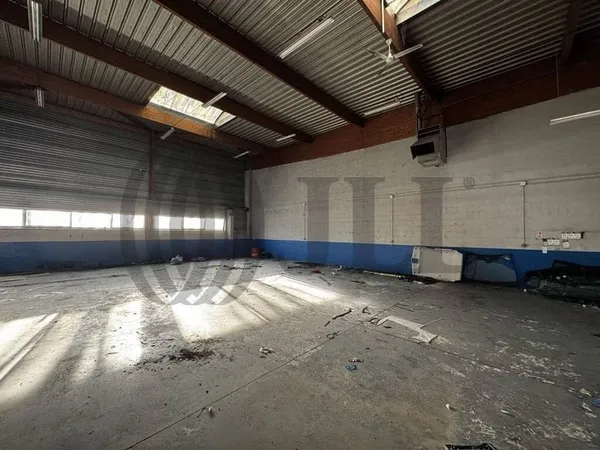 Local d'activité 892 m²