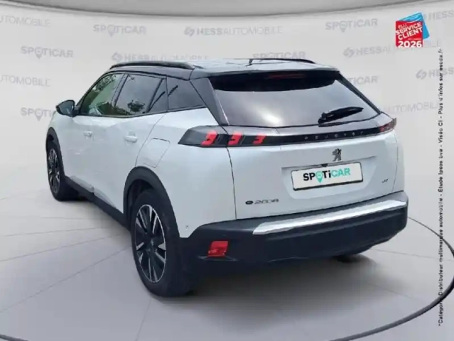 Peugeot 2008 e- 136ch gt pack — photo 8