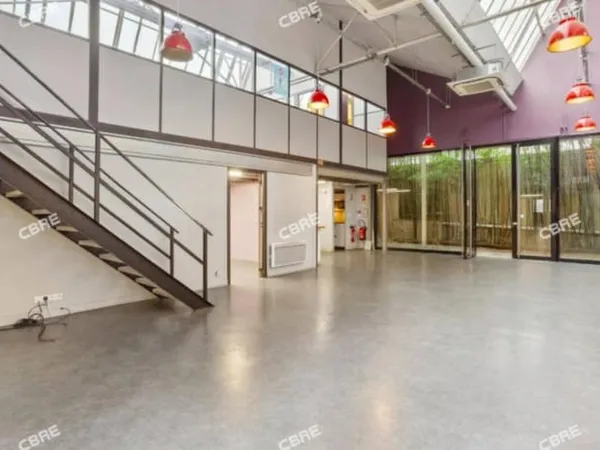 Local d'activité 711 m²