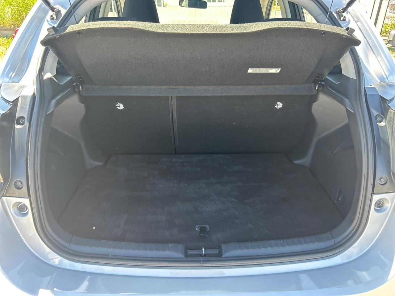 Toyota Yaris 116h iconic 5p — photo 6