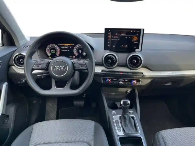 Audi Q2 35 tfsi 150 s tronic 7 — photo 11