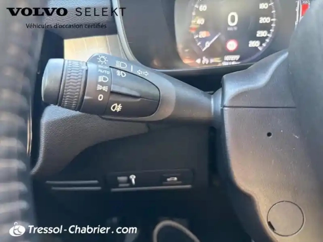 Volvo Xc40 d4 awd adblue 190 ch geartronic 8 first edition — photo 17