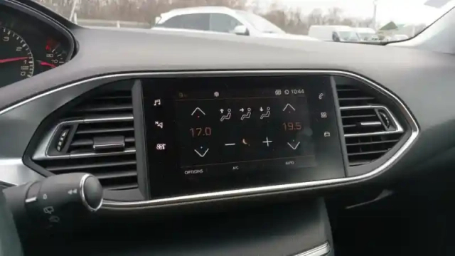 Peugeot 308 sw puretech 130ch s&amp;s bvm6 — photo 29