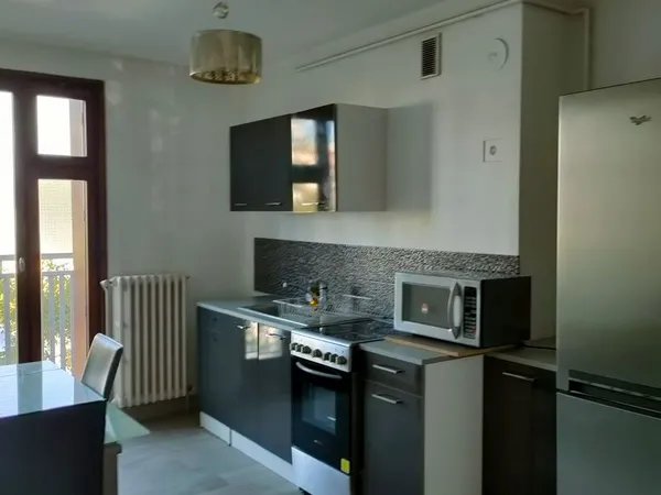 Chambre à louer immédiatement dans colocation 3 jeunes (à coté poste Avenue de Genève à Annecy)