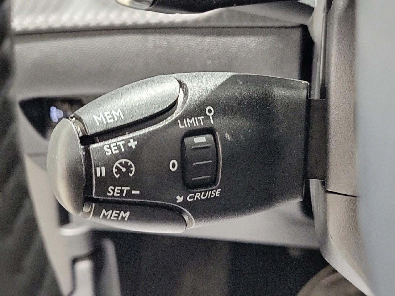 Peugeot 2008 hybrid 145 e-dcs6 allure — photo 22