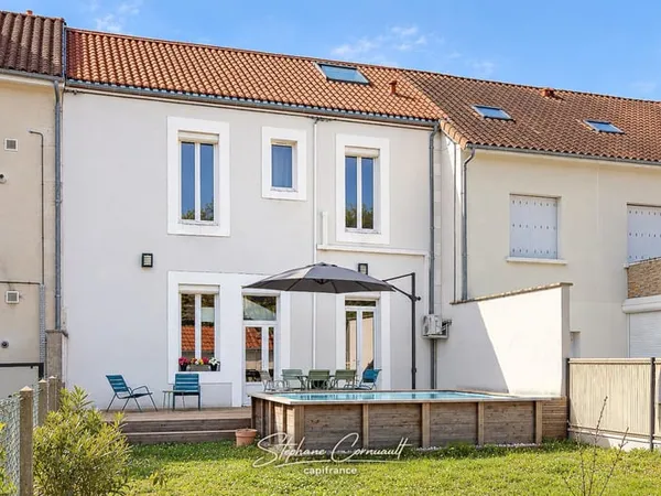 Maison de 147 m² avec piscine et jardin