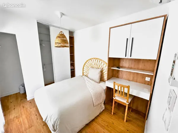 Cocon moderne et sécurisé Chambre neuve de 12 m' au 3e étage, en coloc à 4. Clim, TV, salle d'eau pr