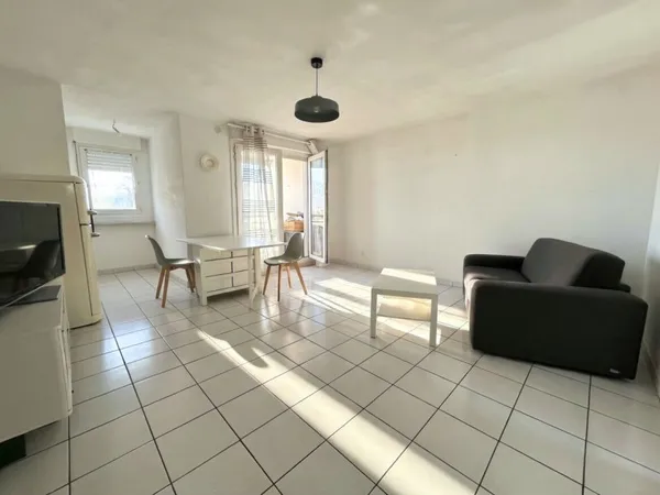 Appartement Deux pièces traversant avec belle vue dégagée !