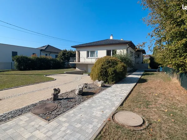 Villa de plain-pied à vendre à Sausheim - 130 m², piscine et terrain de 947 m²