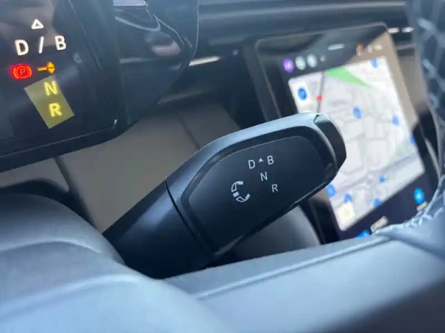 Ford Explorer 170ch standard range 52kwh pack premium rwd — photo 8