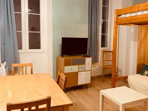 À louer à l'année Studio Vieux Nice au calme