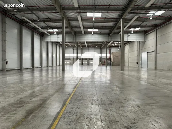 Local industriel 8 615 m²