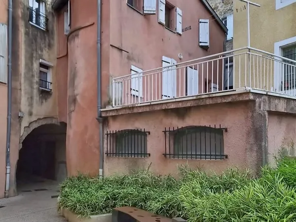 Maison de ville à Privas avec terrasse et cave
