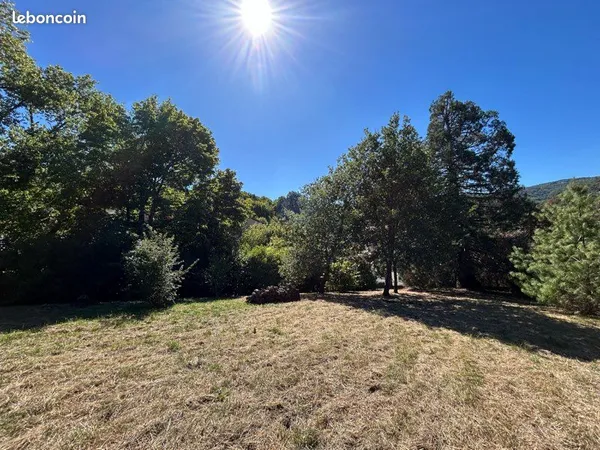 Terrain constructible 1275 m² - Nohanent - Vue sur les collines, centre-bourg à pied