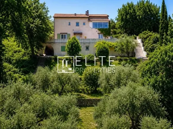 LA ROQUETTE SUR SIAGNE , maison de 4 logements sur parcelle de 1990 m²
