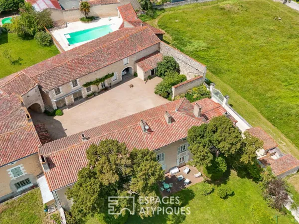 Propriété de caractère avec dépendances et piscine à l'ouest de Poitiers