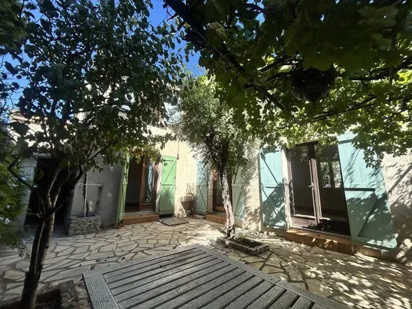 Rare à la vente, maison en ville!