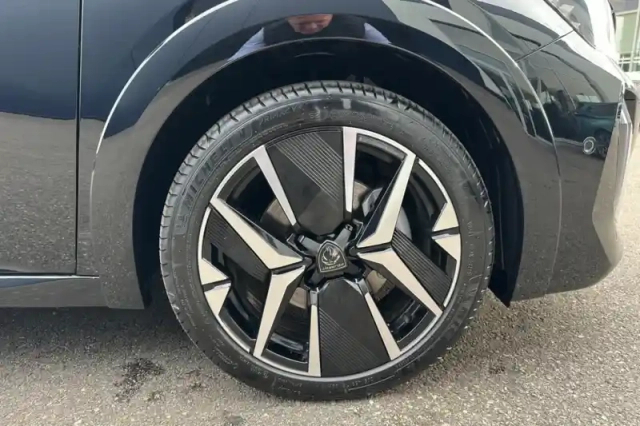 Peugeot 208 hybrid 110 e-dcs6 — photo 29