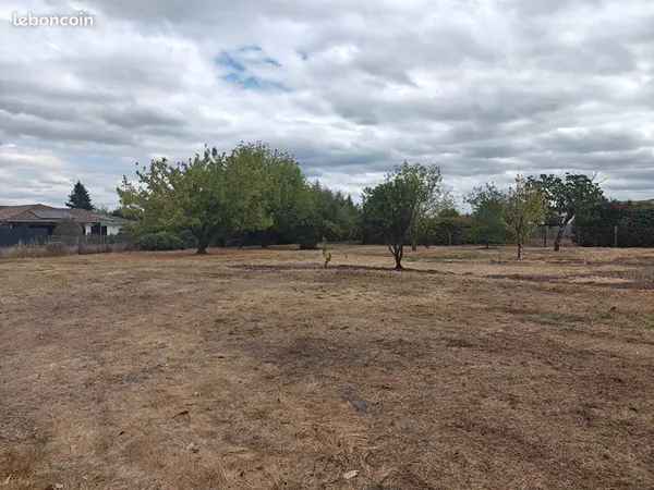 Terrain 2103 m² LEOGNAN