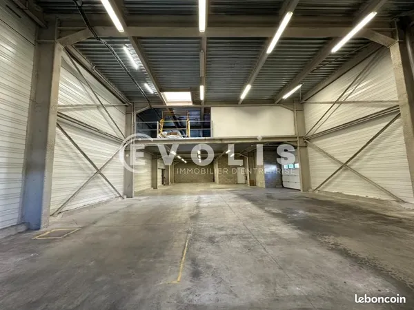Local d'activité 725 m²
