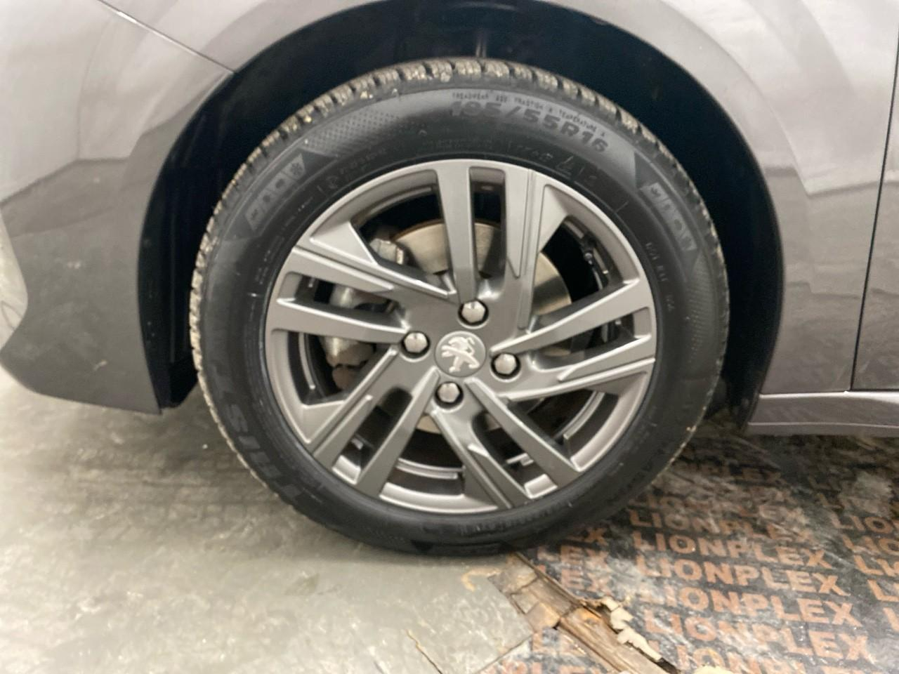 Peugeot 208 puretech 100 s&s bvm6 style — photo 16