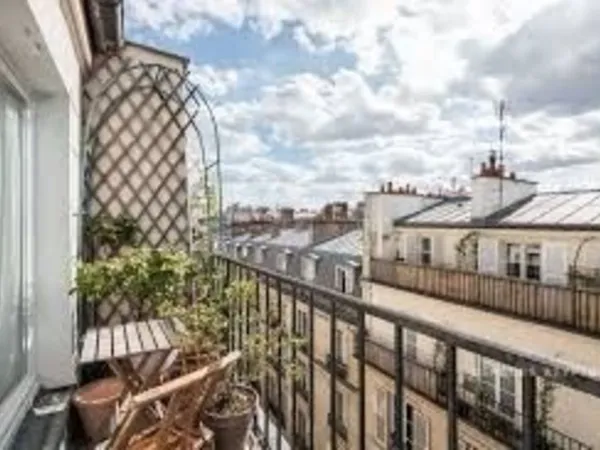 Batignolles dernier étage 2pièces terrasse immeuble refait