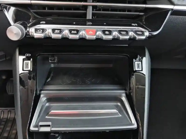 Peugeot 208 turbo 100 ch bvm6 — photo 19