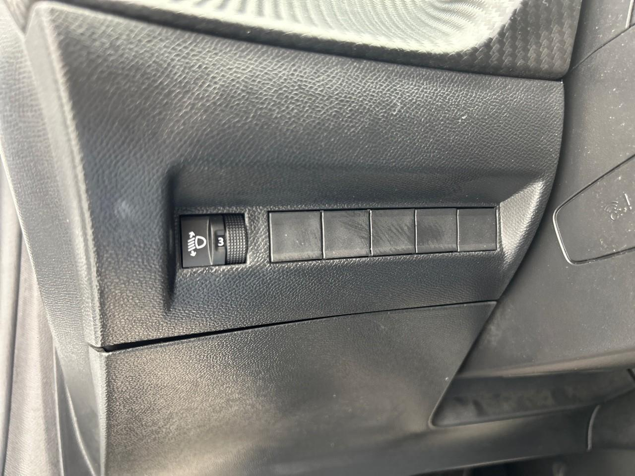 Peugeot 208 100 s&s bvm6 business — photo 20