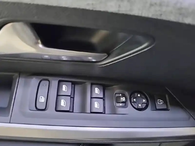 Peugeot 3008 hybrid 136 e-dcs6 — photo 33