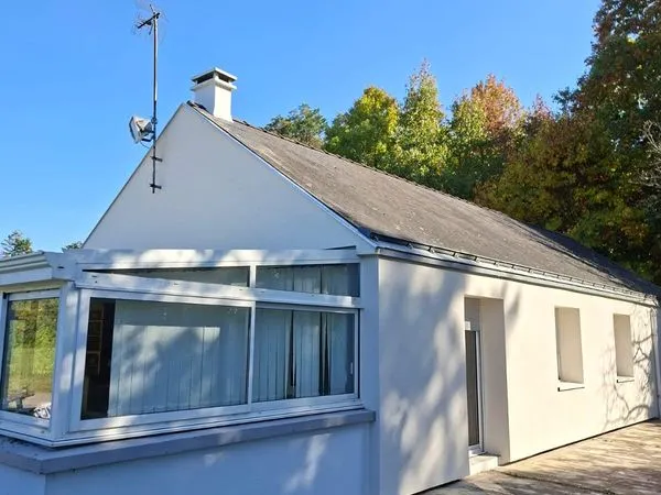 Maison 100 m², 4 chambres + bureau, véranda, 8 000 m² de terrain, stationnement 2 voitures, Donges