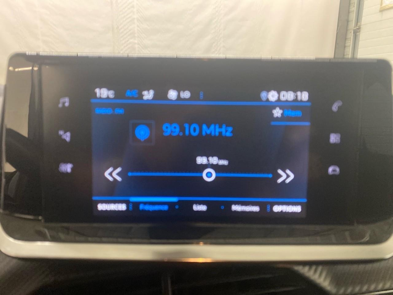 Peugeot 2008 puretech 100 s&s bvm6 style — photo 11