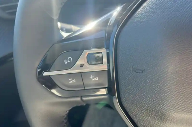 Peugeot 208 electrique 50 kwh 136ch — photo 21