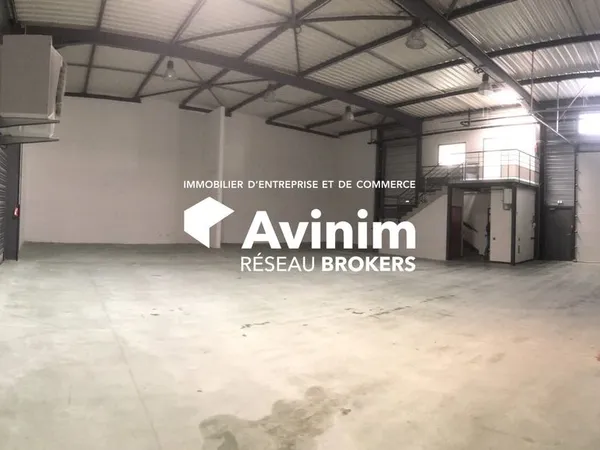 Local 374 m² Échirolles