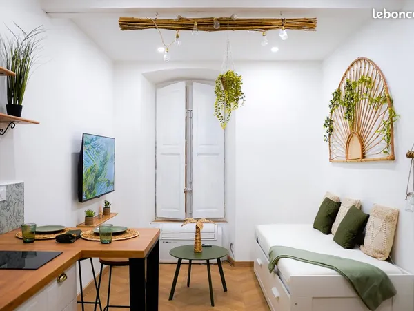 Studio meublée Avignon intramuros tout compris