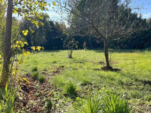 Terrain 600 m²