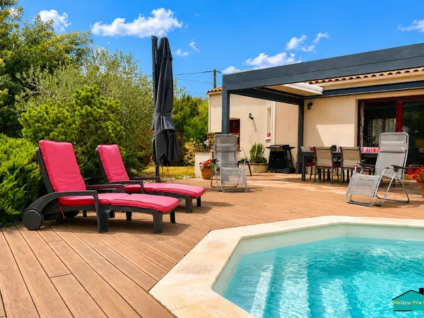 Maison de plain-pied aux excellentes prestations avec piscine