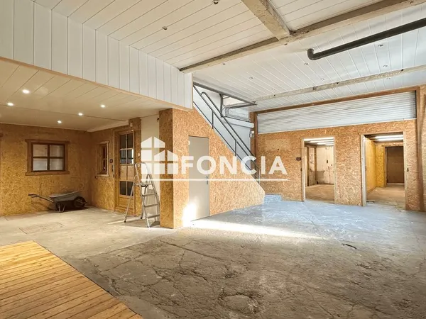 Local commercial / entrepôt