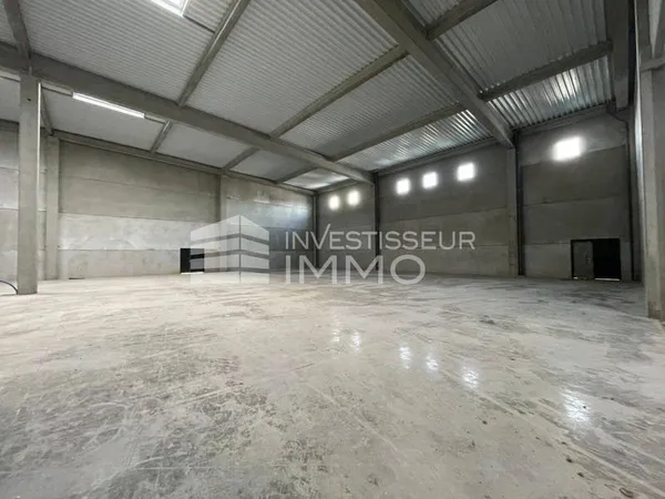 Local d'activité 824 m²