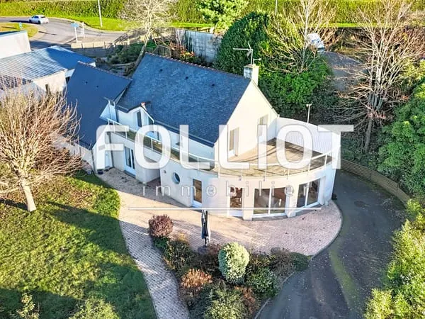 Maison de Prestige à Vendre à Bréville sur Mer -
