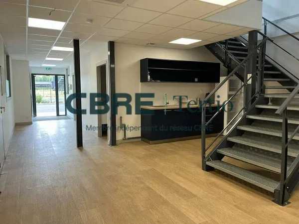 Bureau 298 m²