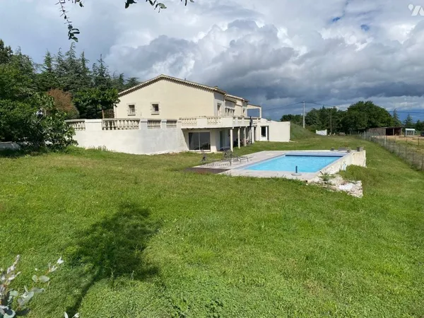 Maison 6 pièces 181 m²