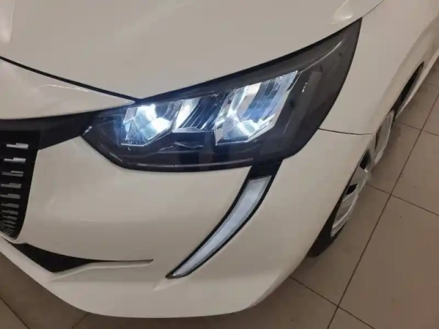 Peugeot 208 puretech 100 s&amp;s bvm6 — photo 16