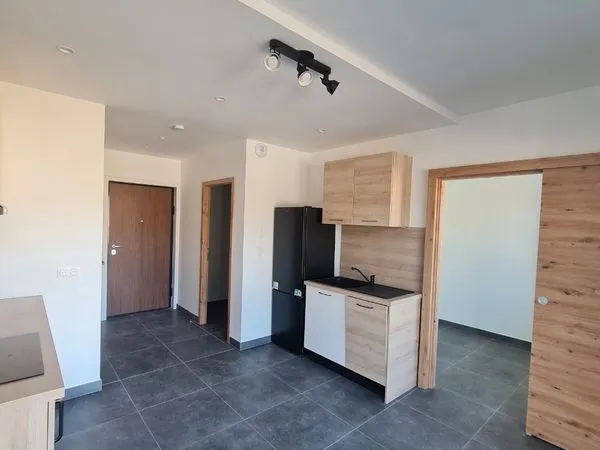 A louer T1bis 33m2 + grand balcon + parking