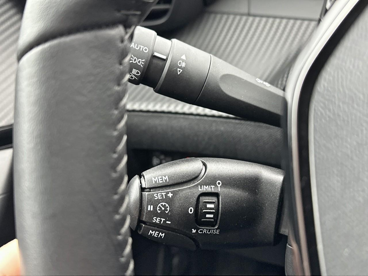 Peugeot 2008 puretech 100 s&s bvm6 allure — photo 17